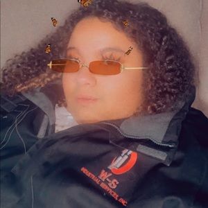 Meet your Posher, Alexis